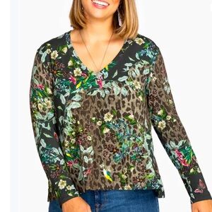Johnny Was Ash Bird Favorite V-Neck Long Sleeve Swing Tee - XL